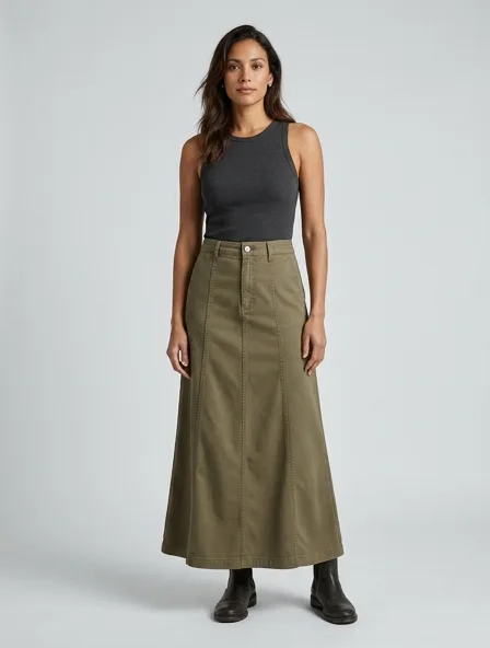 Skirt in cotton twill, on a model in a studio