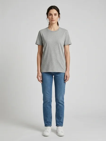 T-shirt in cotton jersey, on a model in a studio