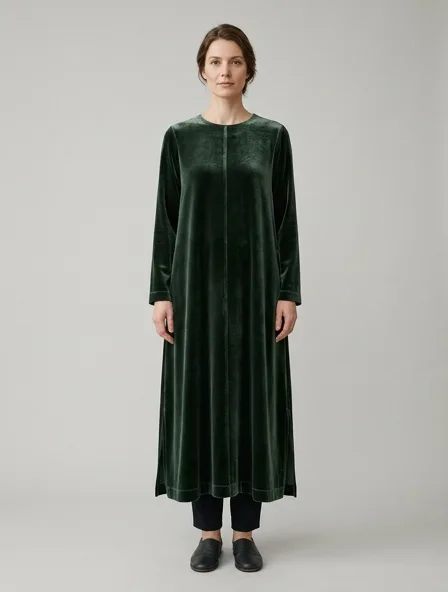 Tunic in silk and viscose velvet, on a model in a studio